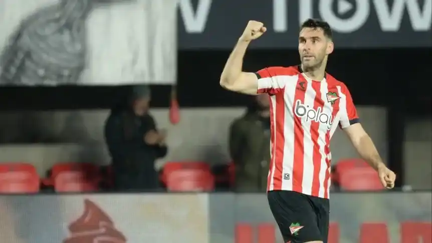 Estudiantes venció a Sarmiento y se trepó a la cima