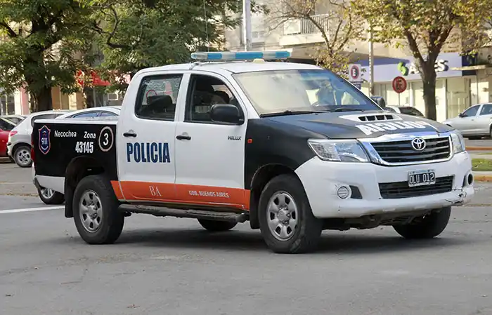 Ingresaba a su casa y ladrones en moto le arrebataron la cartera