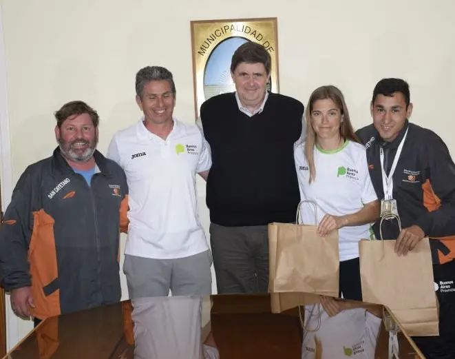 El atleta Cristian Araujo recibido por miembros del Departamento Ejecutivo