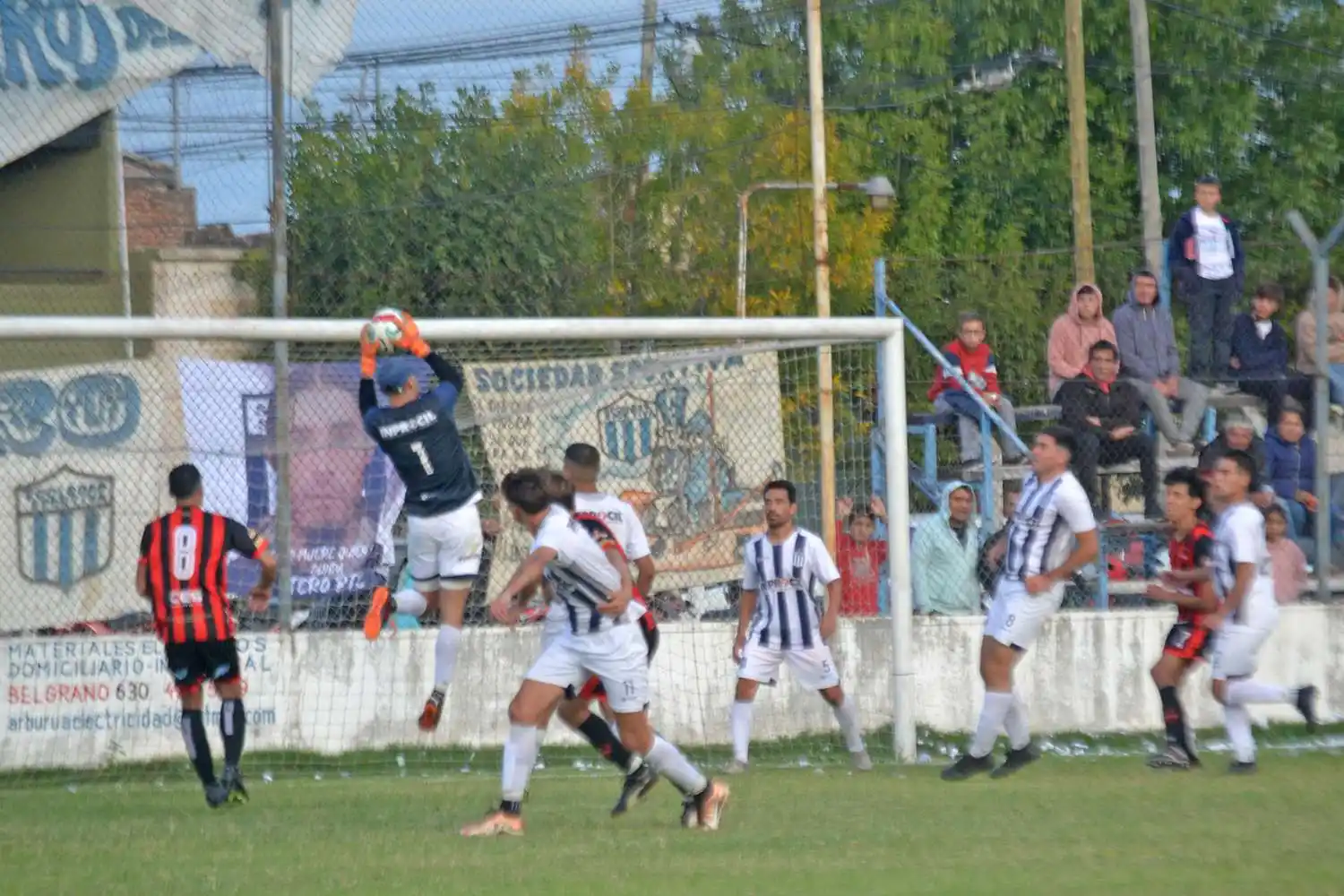 Sociedad Sportiva le ganó el clásico a G. Central pero el fútbol estuvo ausente