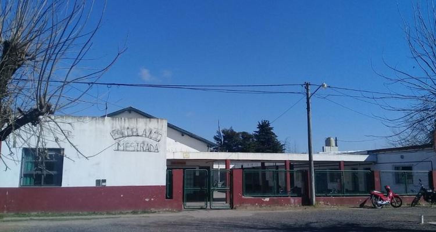 Rompieron reja y persiana de una ventana en la escuela 10