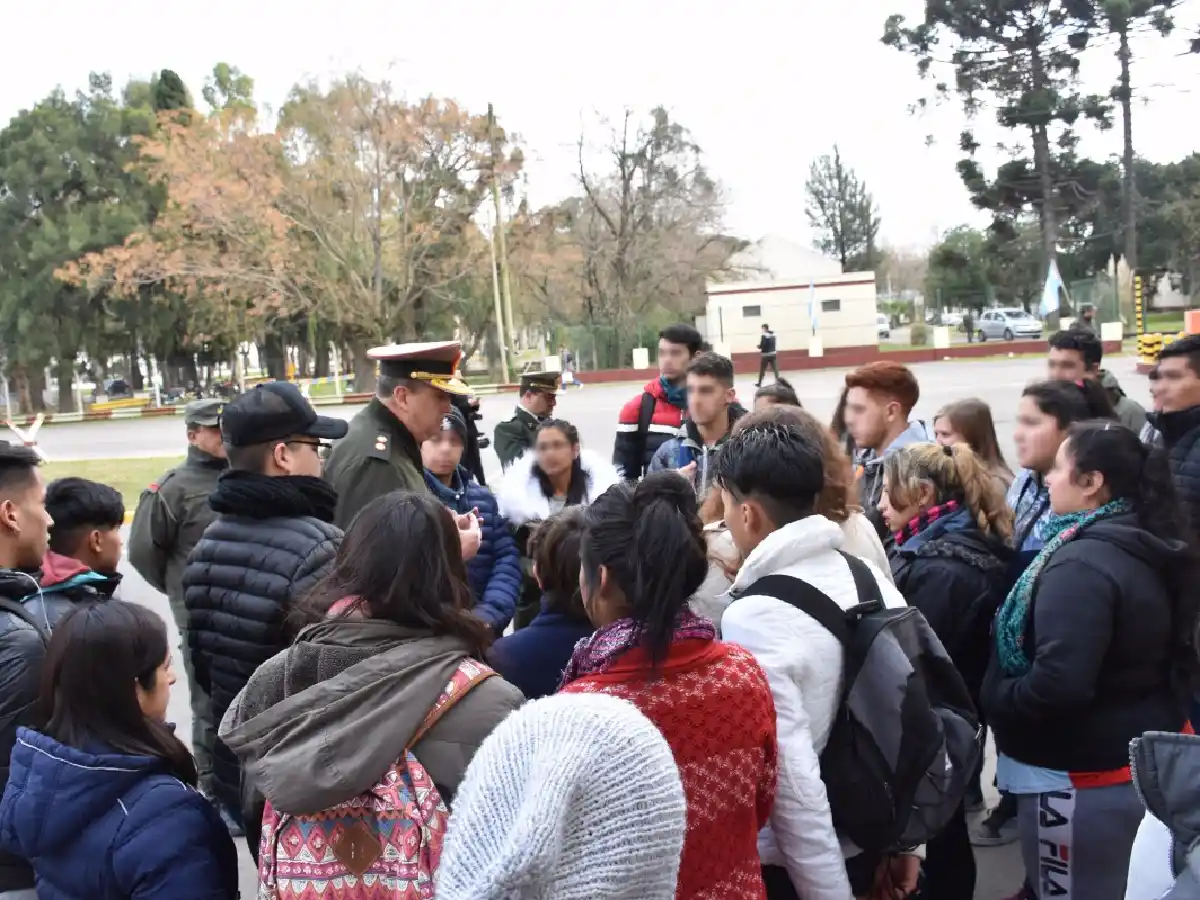 Servicio Cívico Voluntario: hay 1.200 vacantes y en el primer día se anotaron 9.000 jóvenes