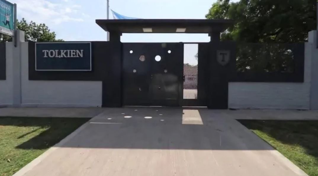 Escondió un grabador y descubrió que en la escuela encerraban con llave a su hijo con autismo