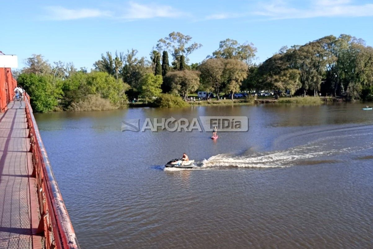 VIDEO: Así fue el rescate a la familia que se cayó al agua en el Río Gualeguaychú