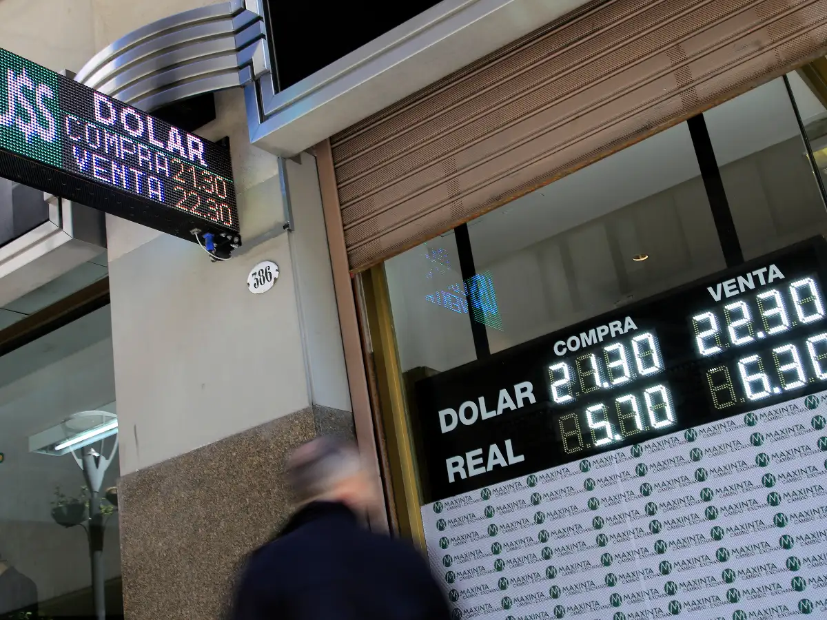 Efecto dólar: suben la tasa de interés al 33,25% 