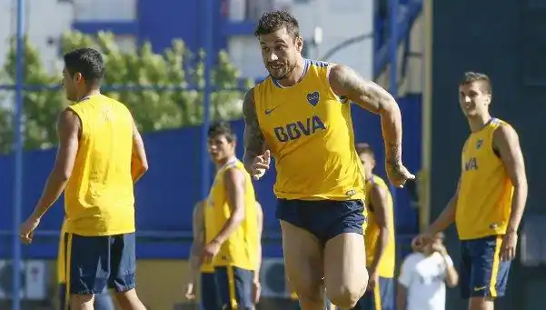 Osvaldo y Pablo Pérez serán titulares en Boca ante Lanús