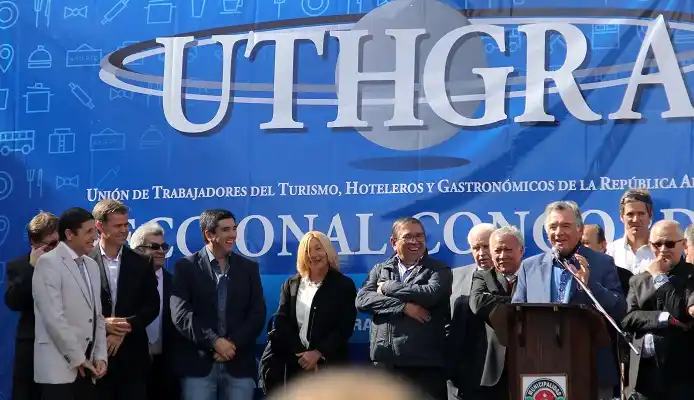 Piaggio y Barrionuevo juntos en la inauguración del salón de UTHGRA