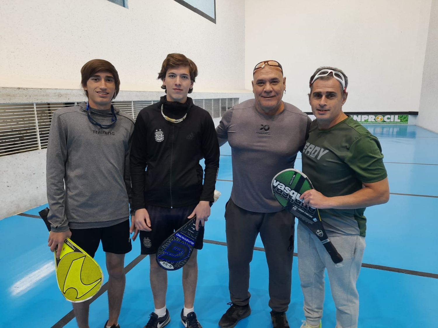 Gran comienzo de la jornada del miércoles por la Categoría "D" en donde los juveniles Parissi-Bisso se impusieron por 25-22 sobre J. Scotti-G. Marcó