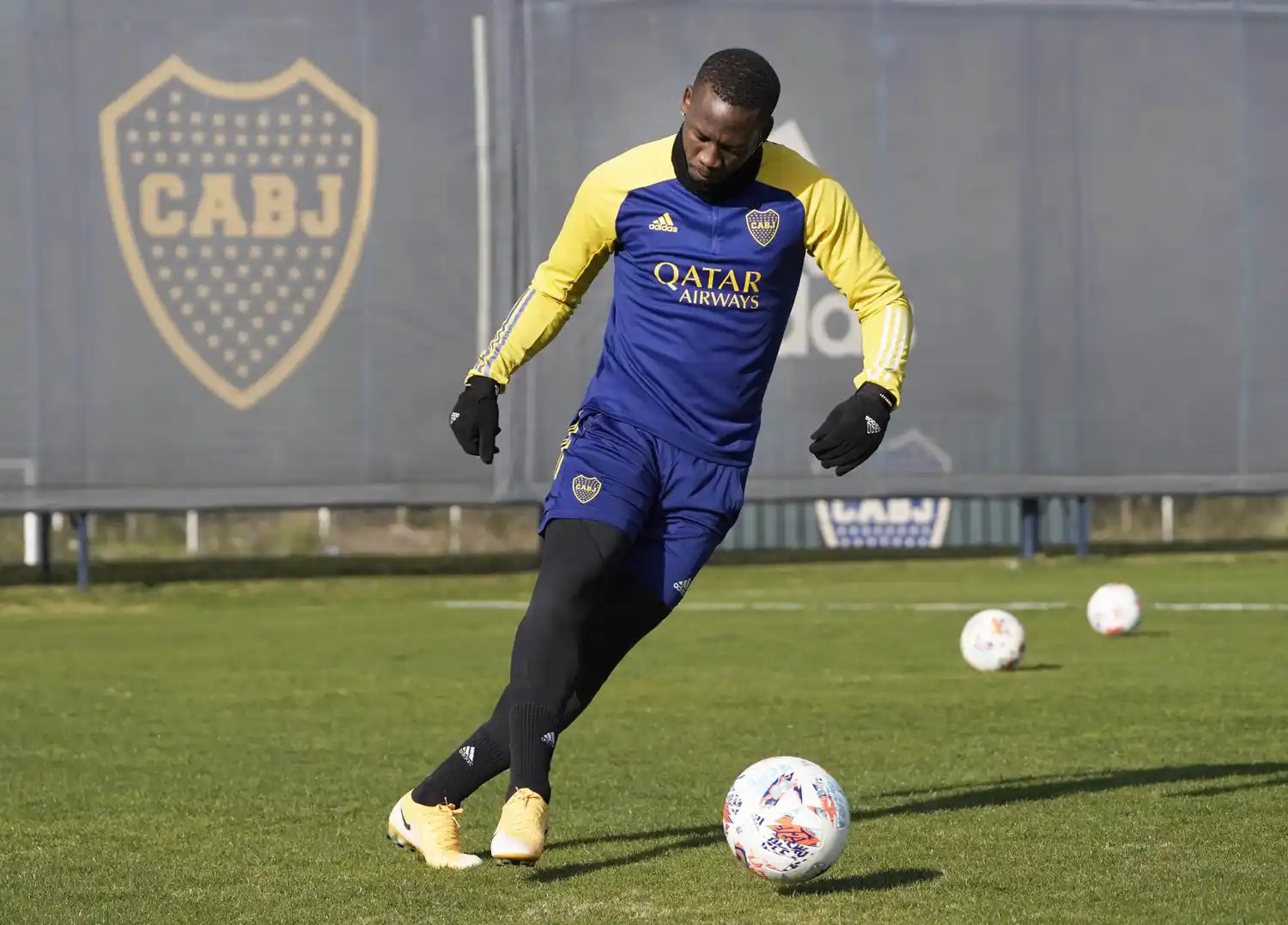 Advincula se afirma como titular en Boca.