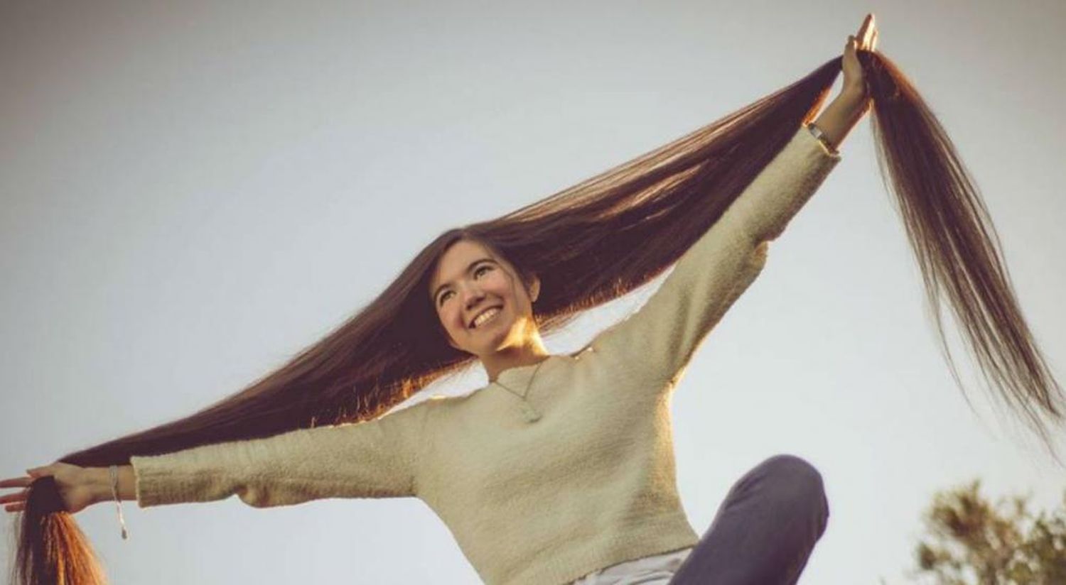 Es cordobesa la adolescente con el pelo más largo del mundo