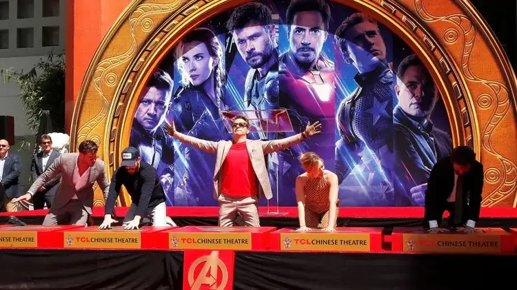 Thanos, el villano de Avengers, borra tus búsquedas en Google con su guante mágico