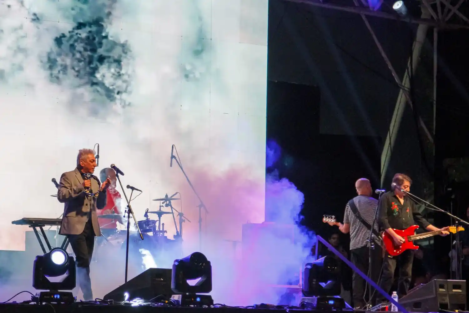 Virus y bandas locales rockearon en la segunda noche de la Fiesta del Trigo