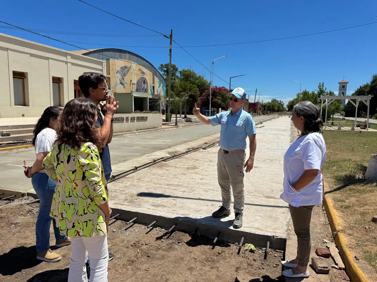 Se concretó la primera cuadra de pavimento en San Francisco.