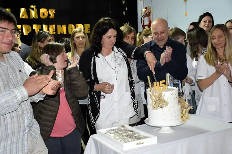 Acto por el 45º aniversario de la Escuela Especial en San Cayetano