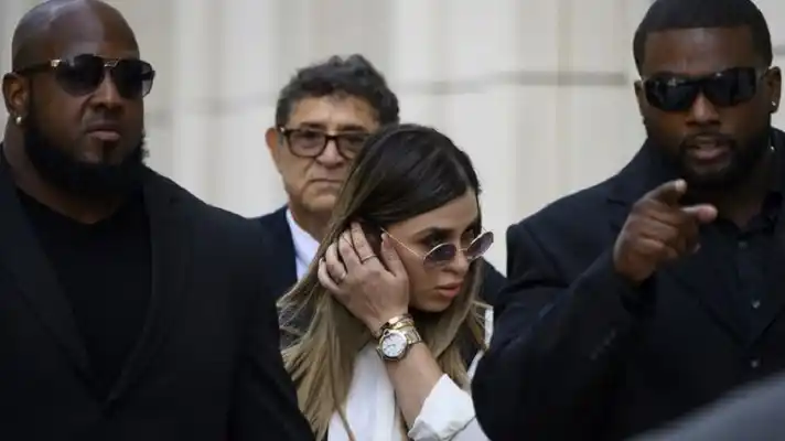 TRAS 19 MESES DE SU CONDENA la esposa del Chapo Guzmán sale de prisión