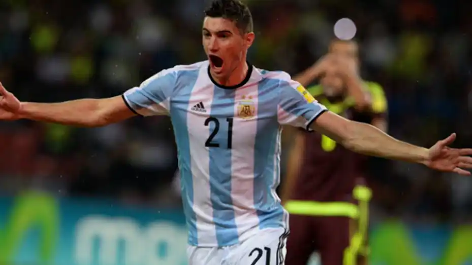 Bauza convocó a Alario, Caruzzo y Marcone para jugar frente a Bolivia