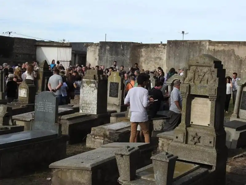 Un cementerio de la mafia hebrea Zwi Migdal fue visitado por el público por primera vez