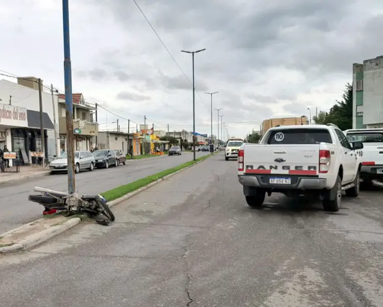 Motociclista hospitalizada tras una fuerte colisión