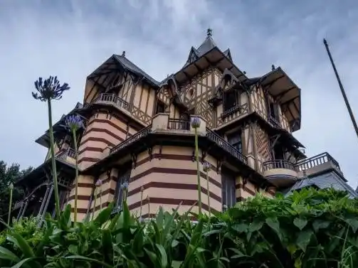 Las instalaciones abren todos los días de 17:00 a 22:00.