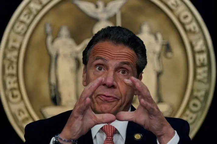 ESCÁNDALO en Nueva York tiene al gobernador pendiendo de un hilo