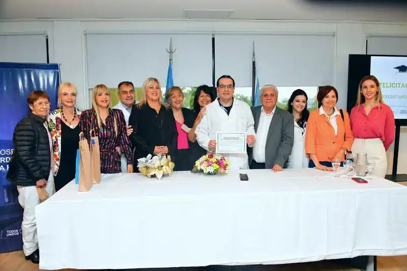 Andrés Palomar es el primer médico especialista 
en nefrología, egresado del Hospital Evita