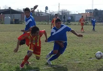 Divisional B: La Vencedora ganó y estiró la definición del torneo 