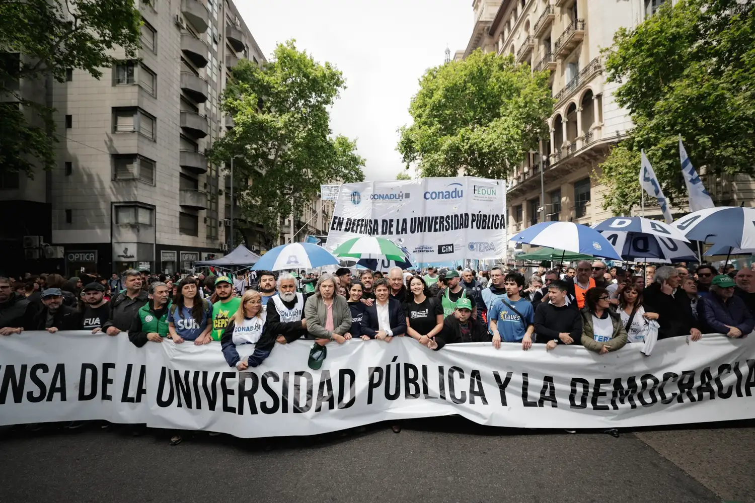 Kicillof participó de la 5° Marcha Universitaria: “Defender la universidad pública es defender el futuro del país"