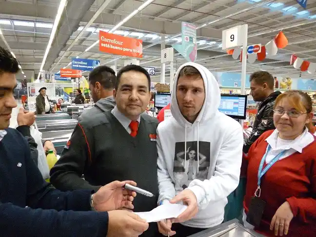 Bajó a la tierra y pasó por el super