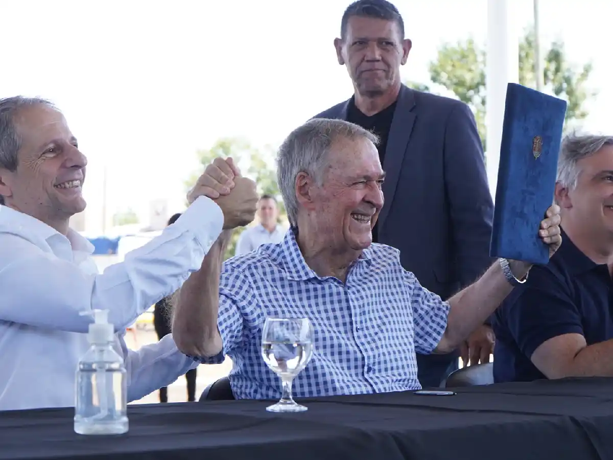  Schiaretti entregó 50 millones al municipio para la urbanización de dos barrios