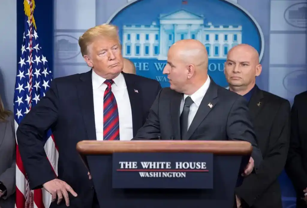 El presidente de Estados Unidos, Donald Trump, en la foto junto a Brandon Judd