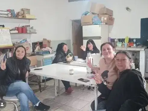 Pogorzelski con las referentes de los comedores barriales.