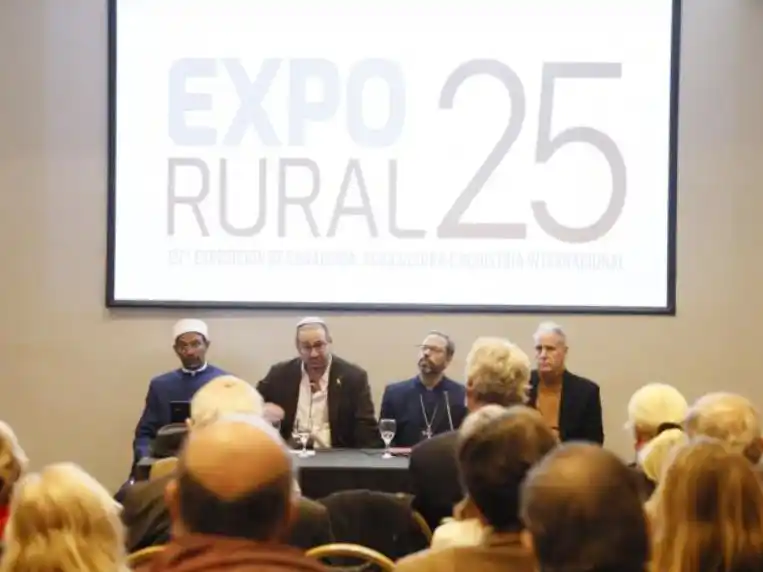 Religiosos de distintos credos invocaron a Dios en la Rural