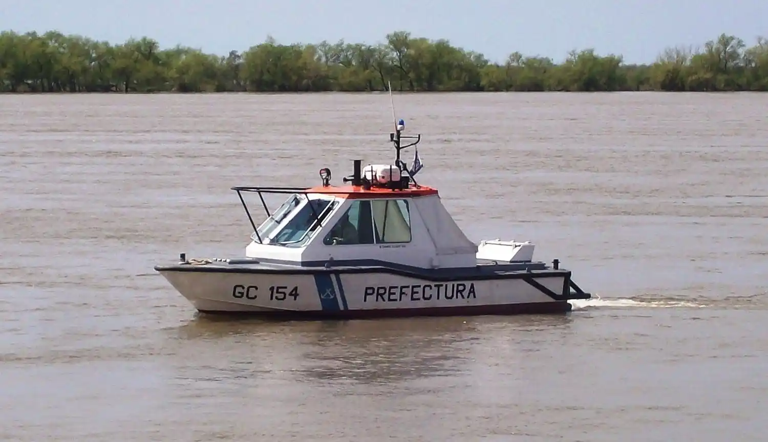 Intensa búsqueda de un pescador, que sufrió un ataque de epilepsia y cayó al río