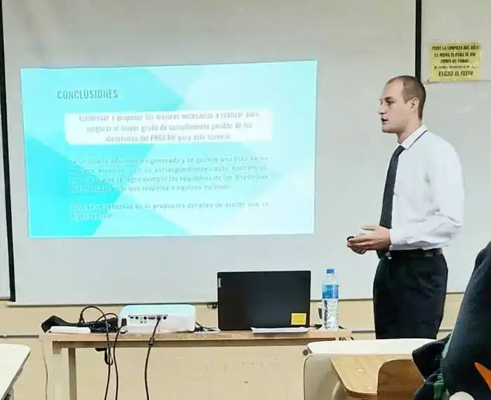 Joven camposeño se recibió  de bioingeniero estando en el seminario