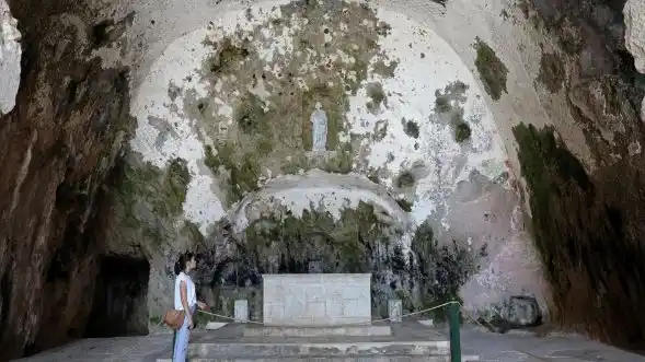 Hallaron la tumba del verdadero “Papá Noel” debajo de una iglesia en Turquía