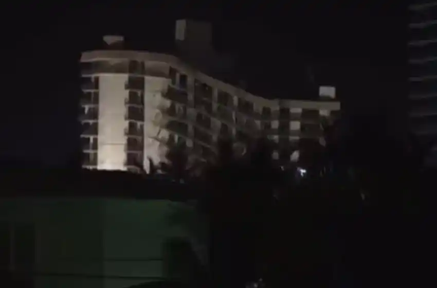 Video: así demolieron lo que quedaba del edificio que colapsó en Miami