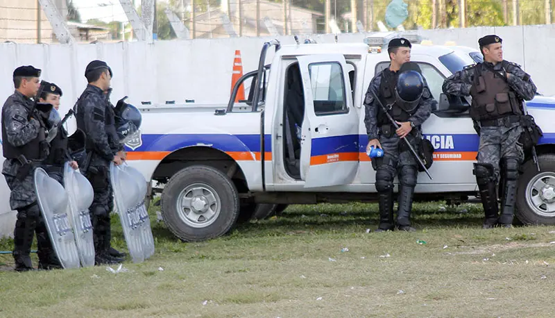 Controlar a los violentos puede devastar al fútbol del interior