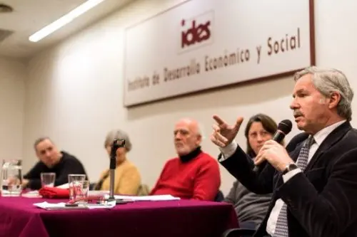 Solá reconoció que se reunió con Cristina y le pidió que abandone el sectarismo