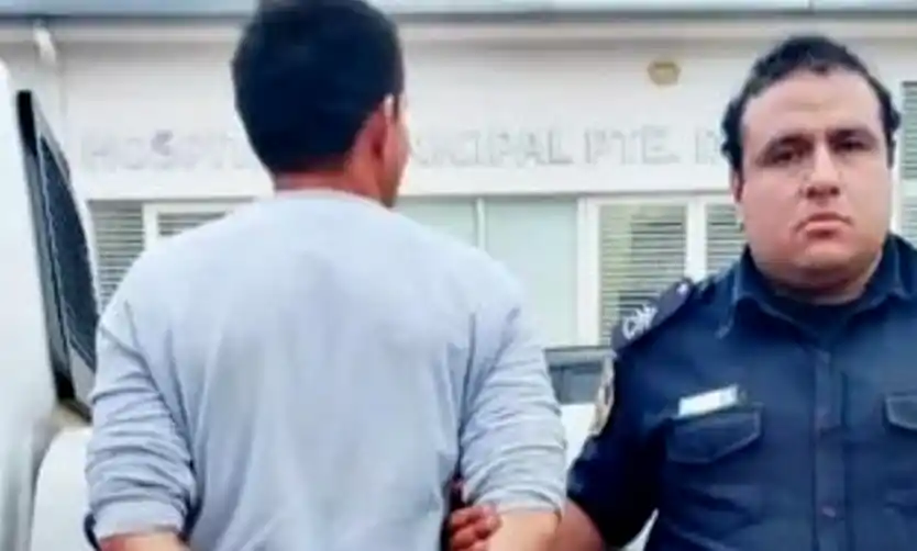 Un hombre golpeó y le arrojó agua hirviendo a su pareja