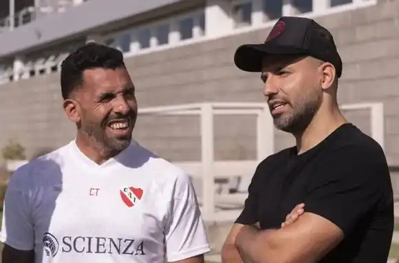 Tras la ilusión de volver a jugar al fútbol, Tévez invitó al Kun Agüero a sumarse a Independiente