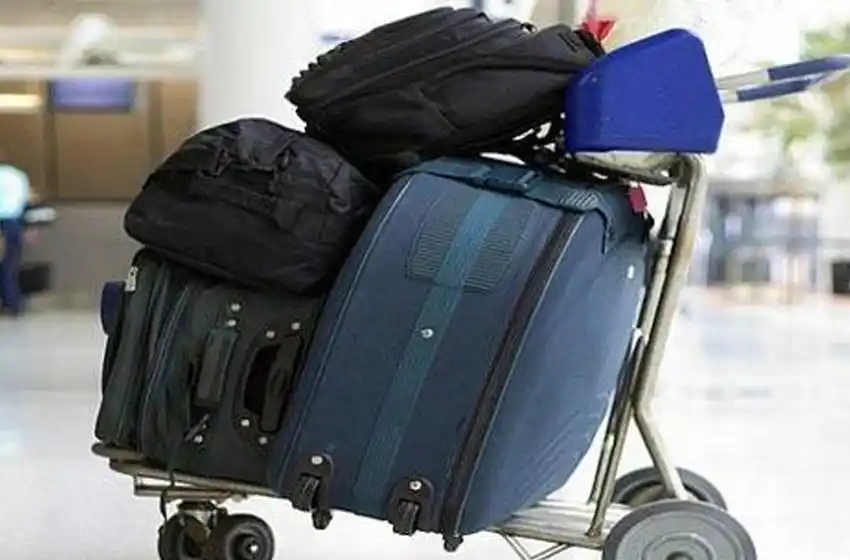 Demoras en el Aeropuerto: pasajeros no pudieron retirar las valijas por la lluvia