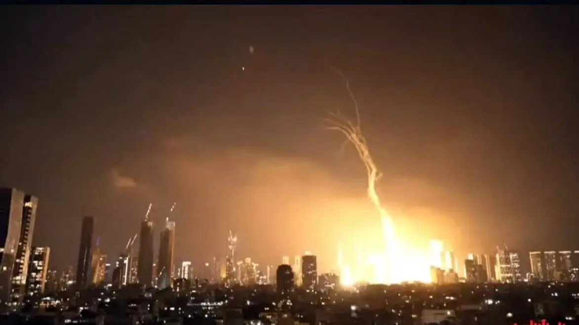 Israel bajo ataque: Irán lanzó más de 150 misiles y hay explosiones en Tel Aviv y Jerusalén