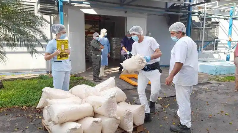 Se realizó la entrega de 1.350 kilos 
de harina de algarroba a NUTRIFOR