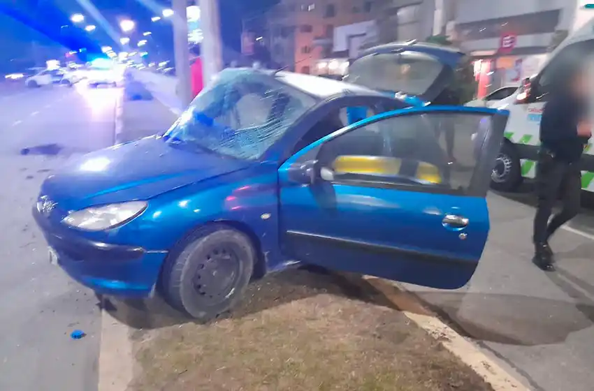 Espectacular choque en Constitución y la Costa: tiene 19 años y manejaba sin documentación del auto