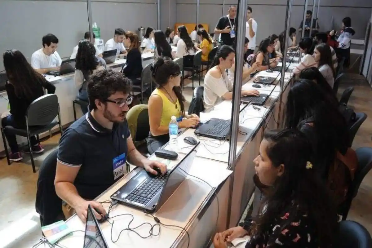 Gualeguaychú participó de la Feria Futuro para jóvenes que buscan su primer trabajo