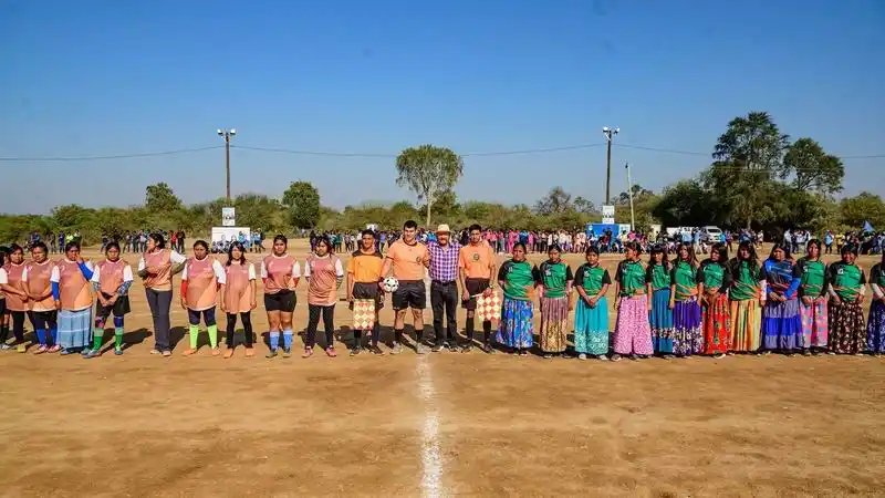 Trabajan en el reacondicionamiento de las
Canchas de cara al nuevo Torneo de la Amistad