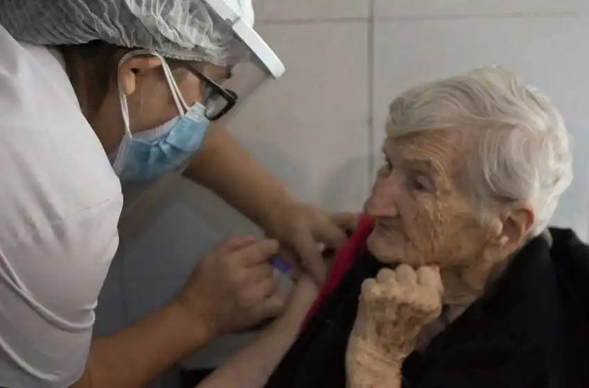 Santa Fe recibió 67.200 vacunas contra el coronavirus y ya inmunizó al 58% de la población objetivo