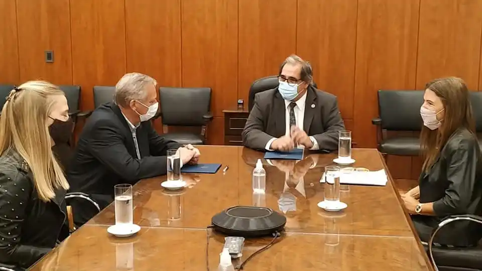 Violencia de género: El STJ y los municipios de Pueblo Brugo y Viale firmaron convenios