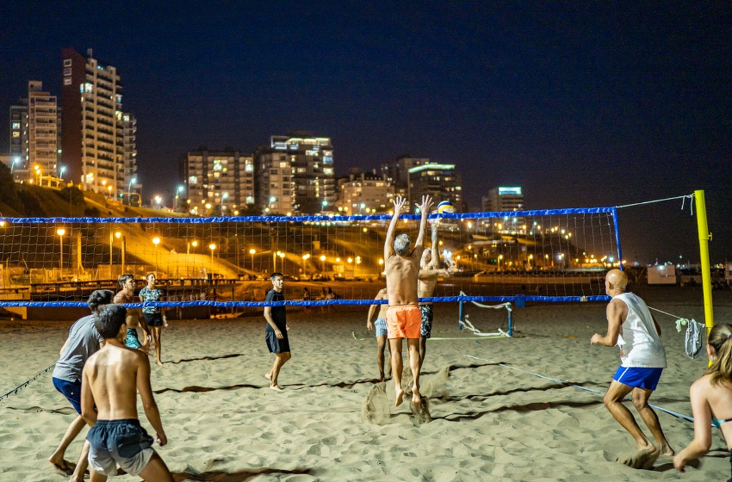 Torneos de Luna Llena: beach Volley y futvoley en Playa Deportiva Varese