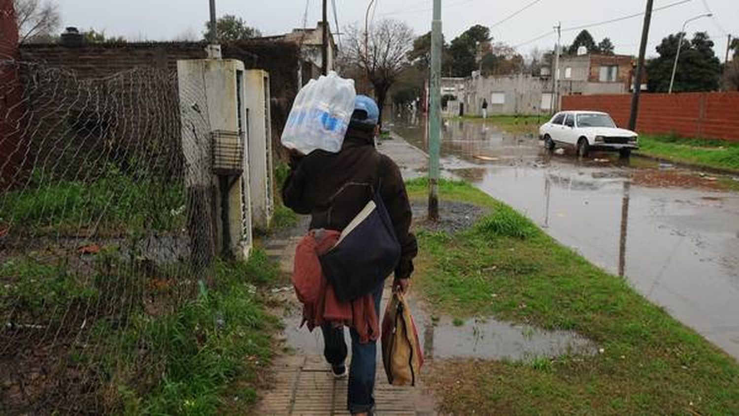 Comenzó el regreso a casa de los afectados por las inundaciones